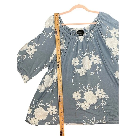 Liv Los Angeles Embroidered Floral Soft Blue Peasant Top Women Size 3X - Picture 10 of 12